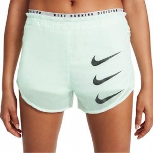 Nike Tempo Luxe Run Division 2 in 1 Running Shorts
 💚🏃‍♀️